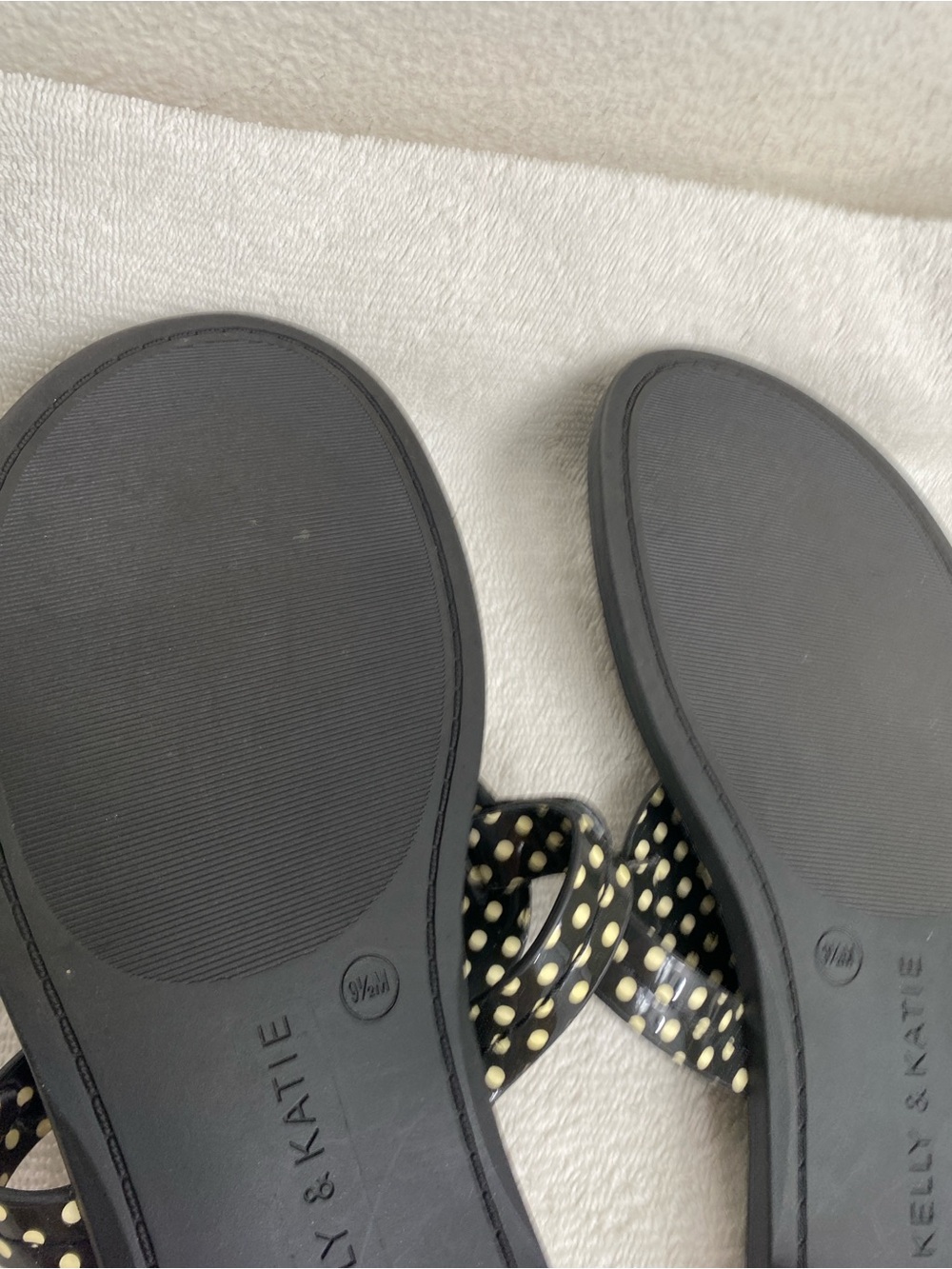 Kelly & Katie Women's Black Cream Polka Dot Faux Patent Leather Sandal Size 9.5 - Picture 10 of 12